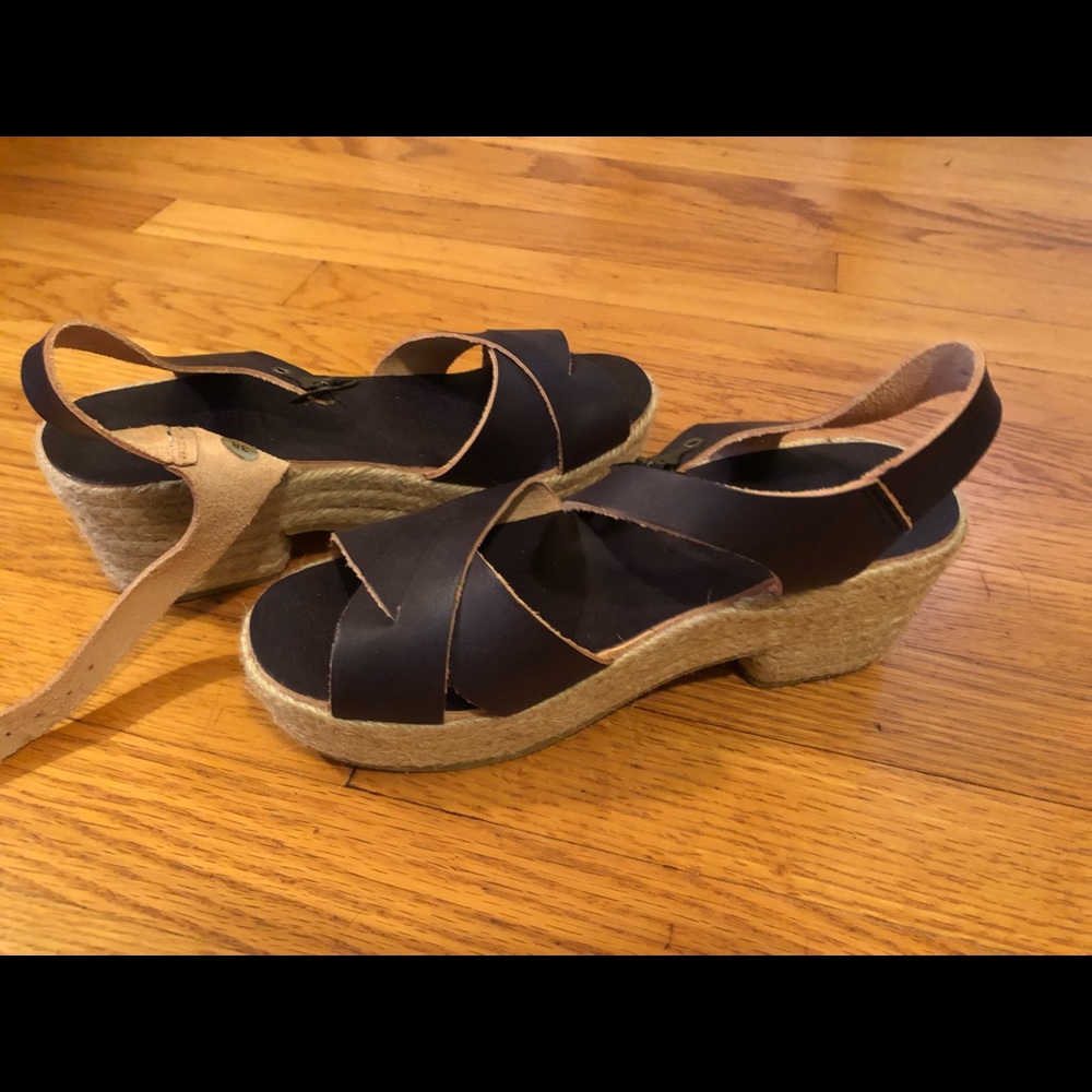 Bosabo sandals - purchased in Seattle and they are too small. Never worn!